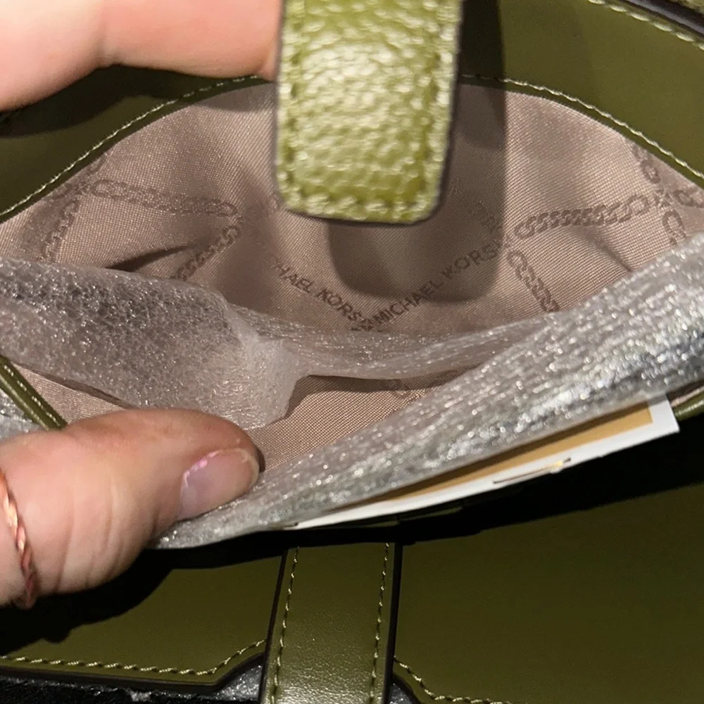 NWT Michael Kors Olive Green Wristlet holds phone two zip gold chain cute - Picture 8 of 13